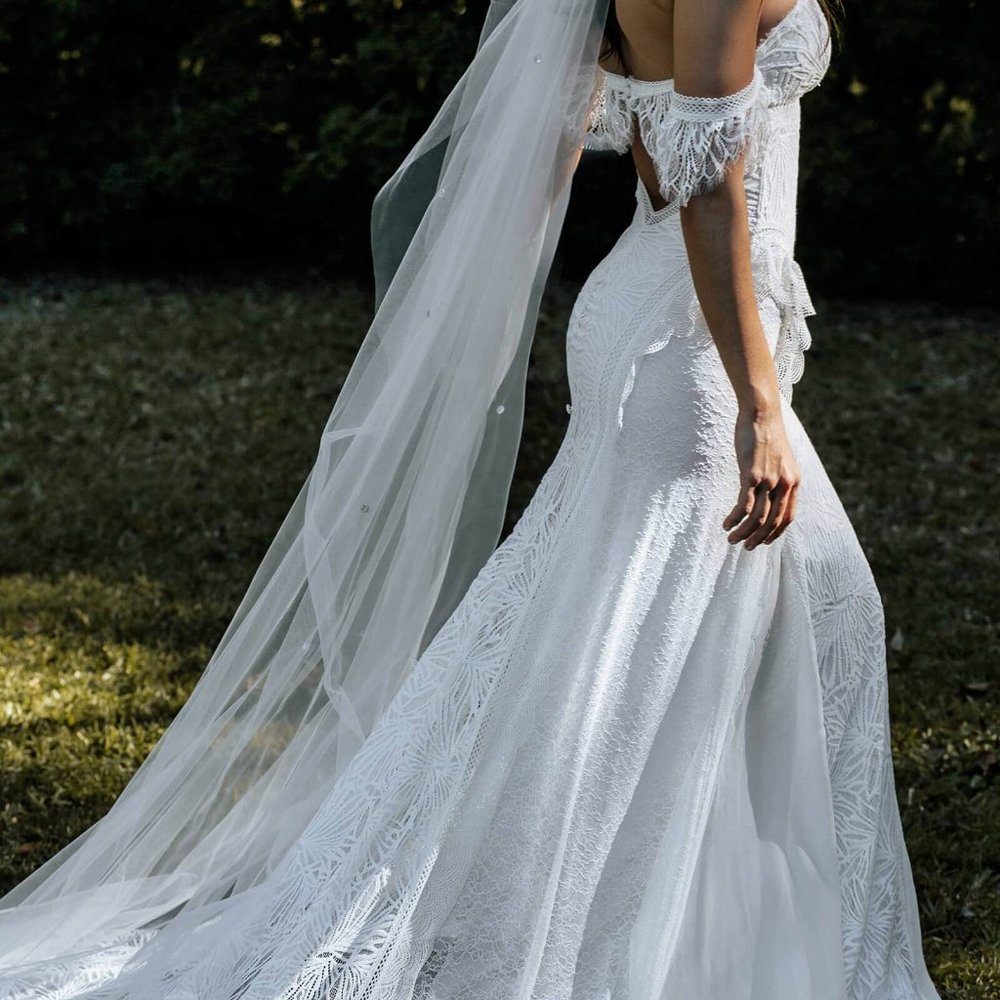 Grace Loves Lace, Stunning Noah Dress - Picture 3 of 12